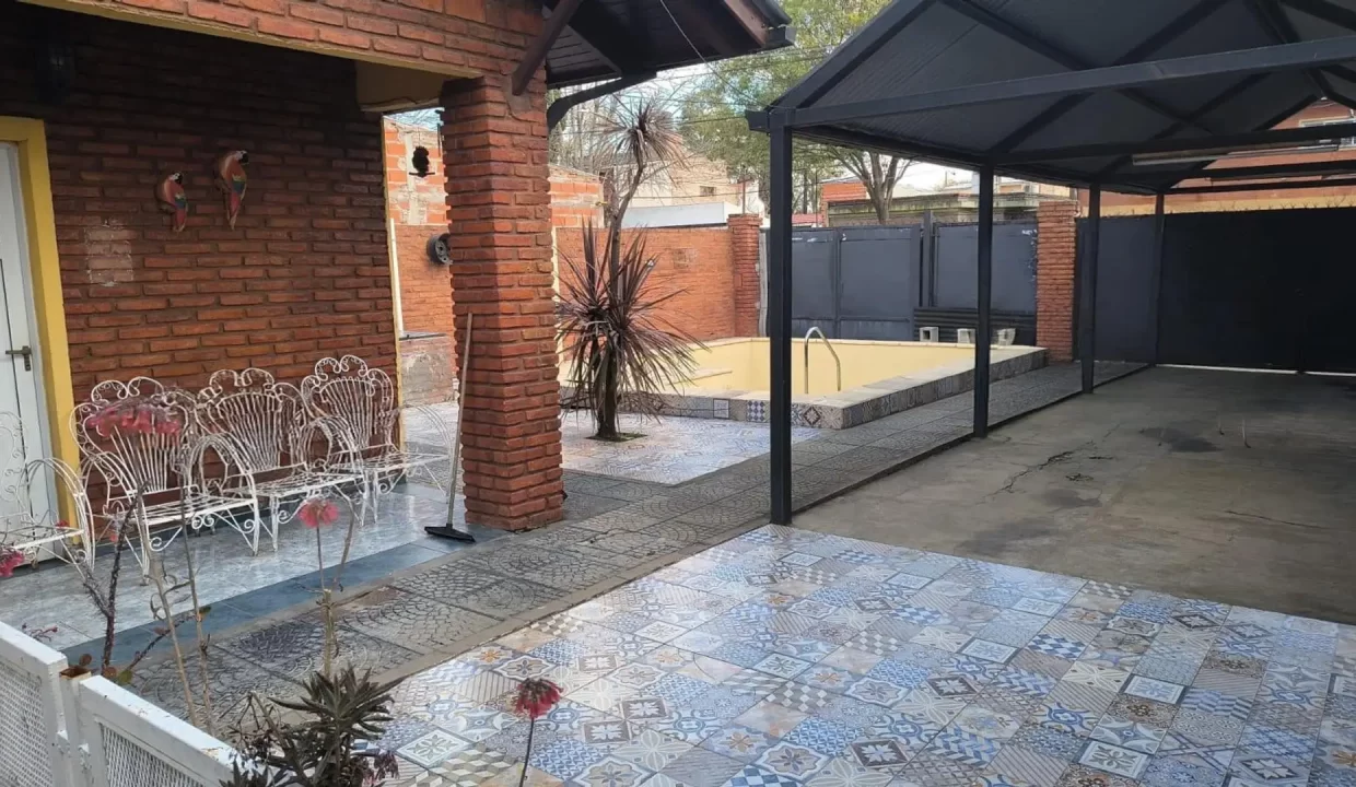 0f882059-61b5-4807-89b8-3a9d3a5471ab_u_large